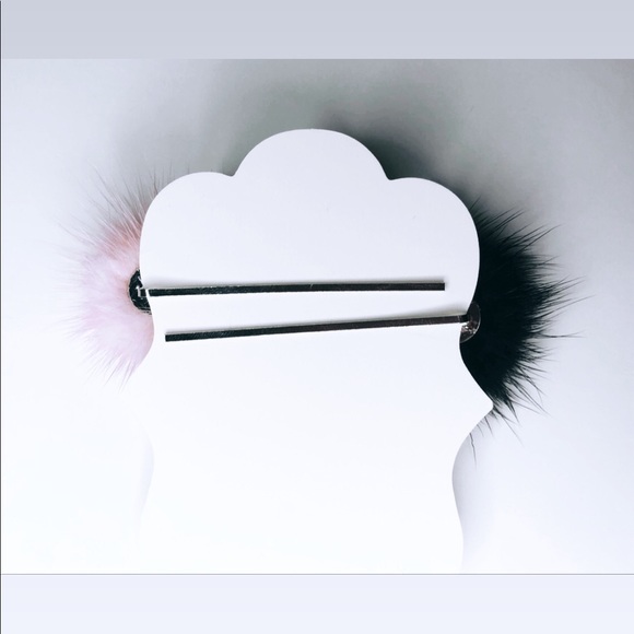 ☼4 for 20$☼ Pom Pom Bobby Pins - Picture 7 of 7